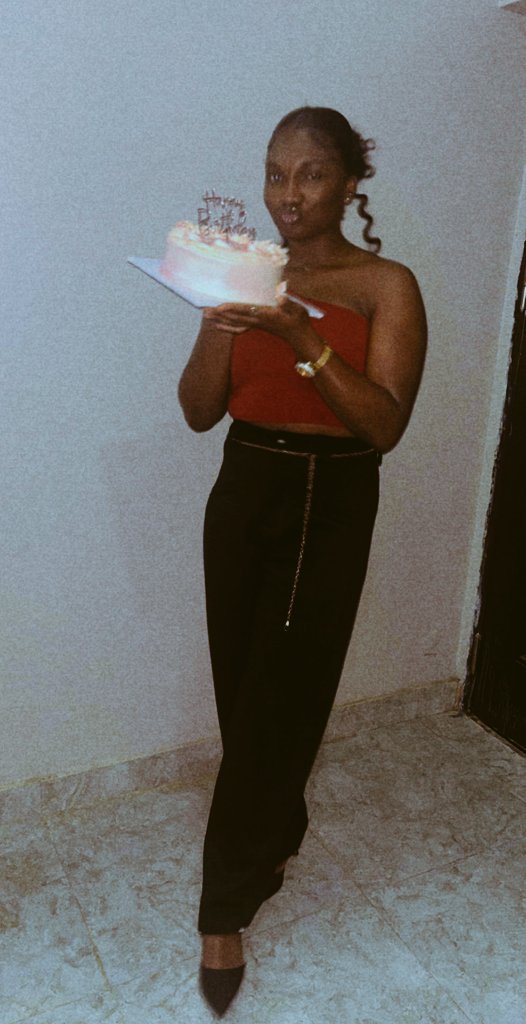 Doc_ducktor's tweet image. Birthdays? yes!
Happy? yes!
This one came with a pretty cake and a cool song♥️
