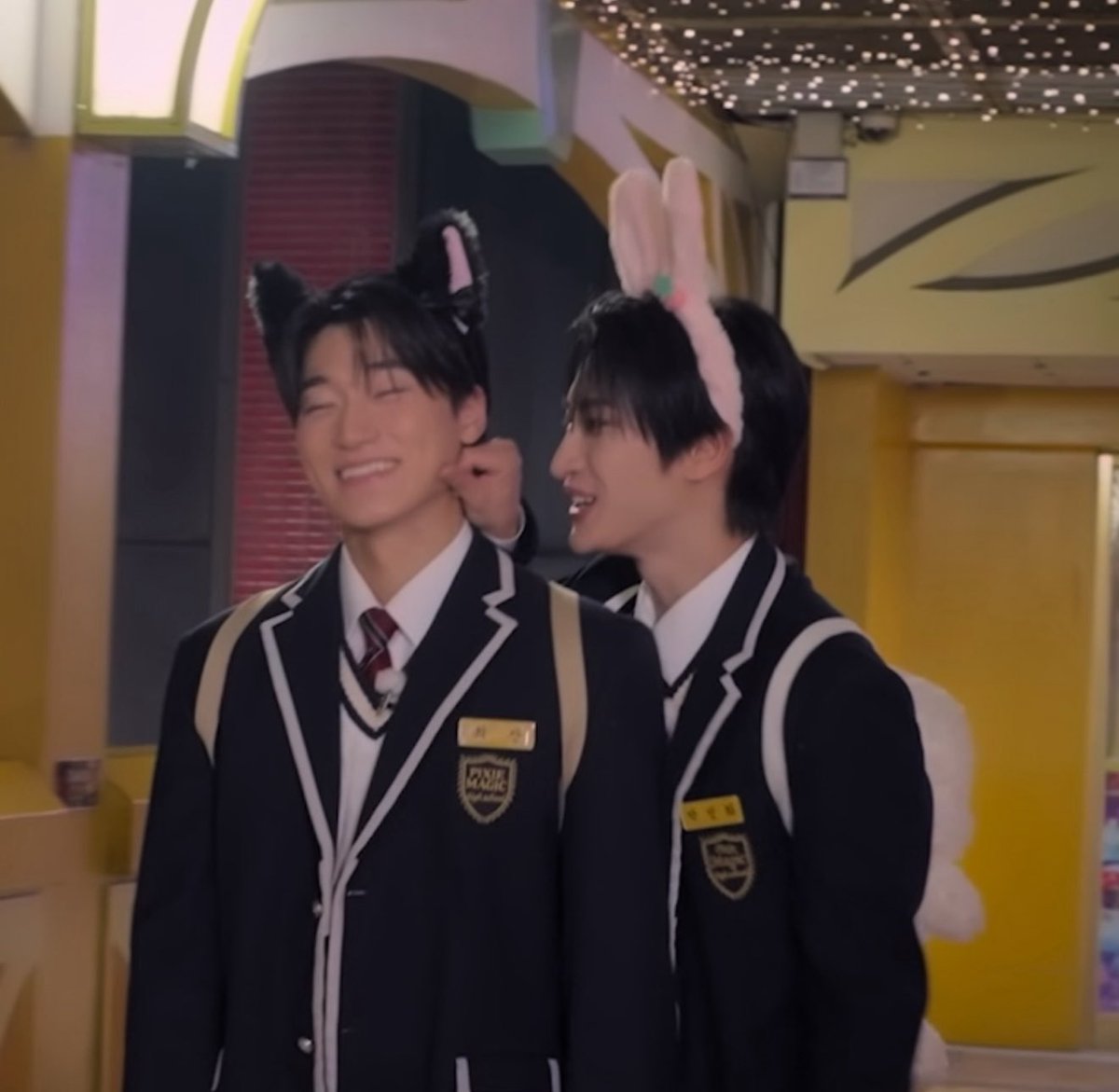 pshsource's tweet image. seonghwa teasing san 😭