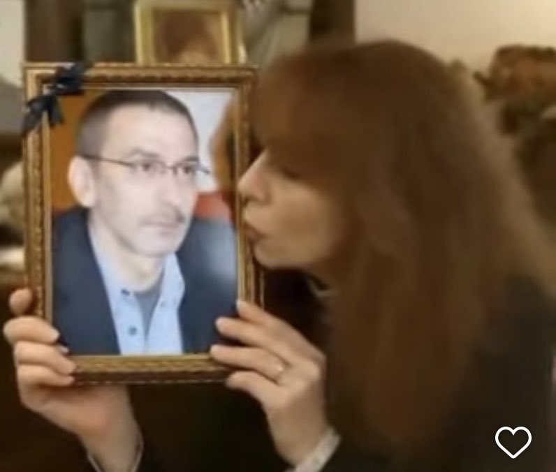 غنّت فيروز الرحابنة وزيّن صوتها الملائكي صباح أجيال الوطن جمالاً حتى الإدمان؛  
حدثنا زياد طويلاً وسكن عقولنا بالمنطق،  
تميّز بالفراسة فأبدع في استنباط الحقبقة من ظاهر الأحداث؛
مسرحه رسم لنا الحقيقة وغادرنا قبل نهاية "فيلم طويل"؛
رحيل الكبار مؤلم ولكن فقد زياد غير شكل؛
بكرا شو؟!