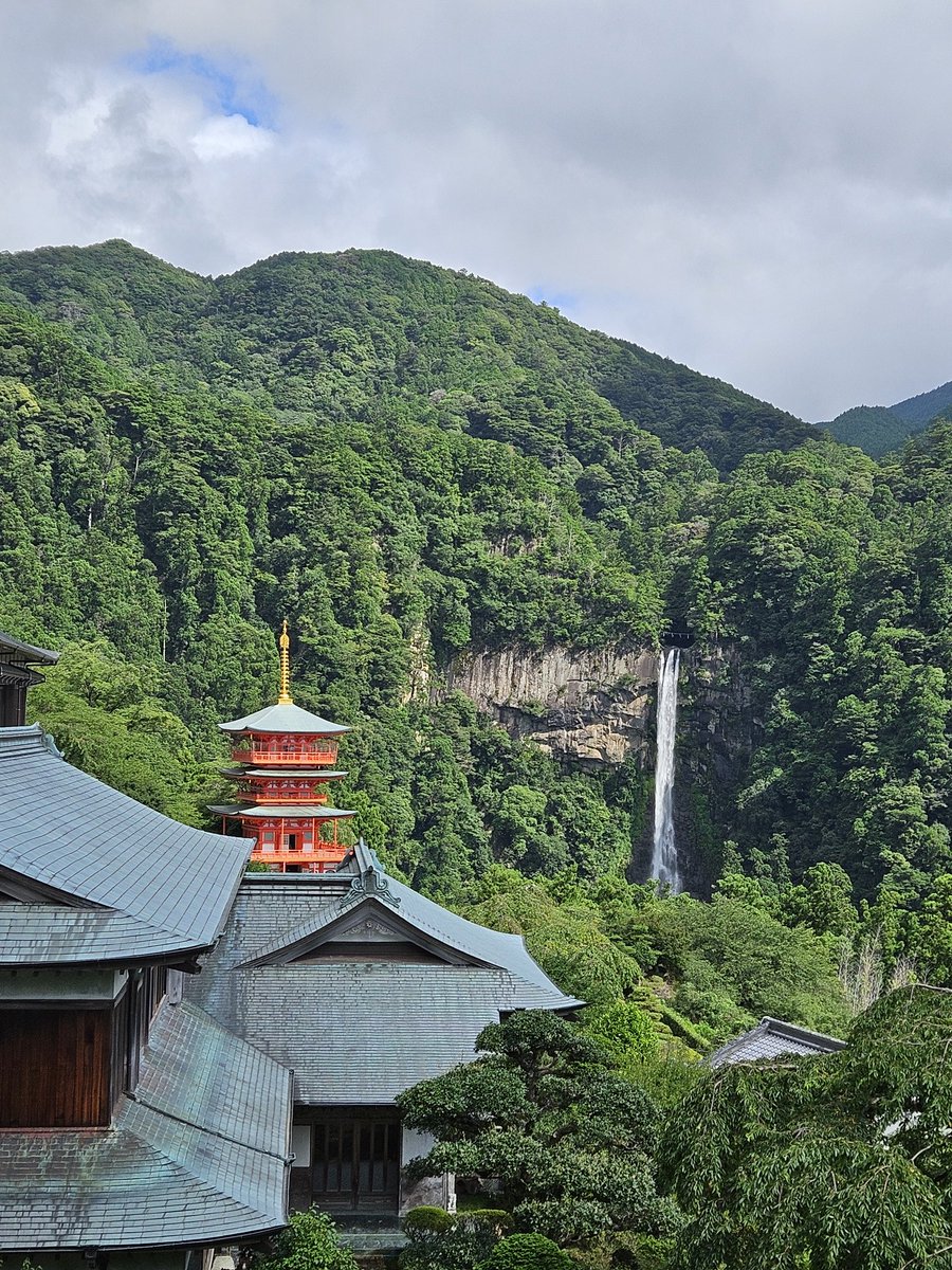 ushteru's tweet image. 和歌山県那智勝浦町の那智山青岸渡寺
西国三十三所観音霊場の第一番札所です。
#寺社巡り
#那智山青岸渡寺