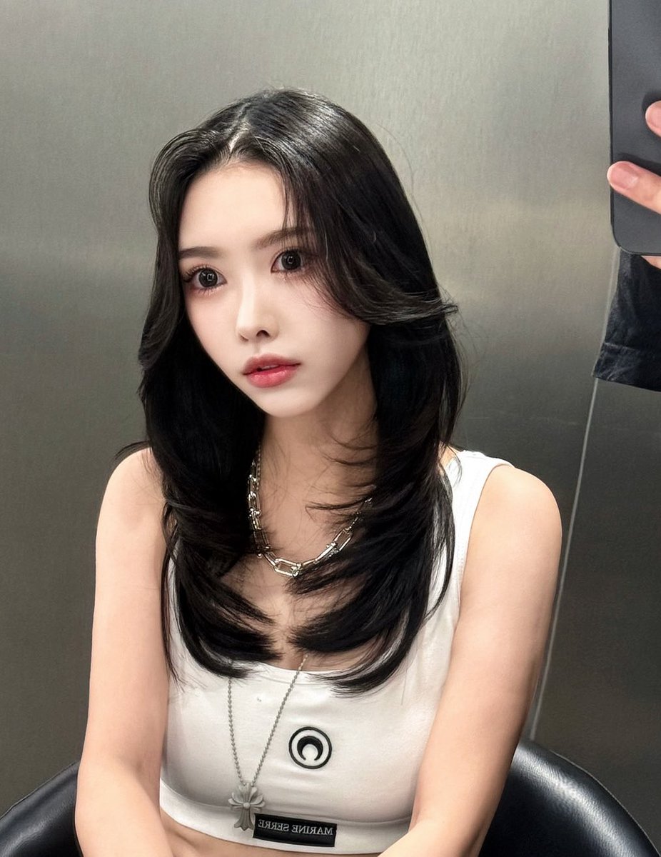 傷んでるとこ全部切って！
って言ったら
だいぶ短くなった〜（笑）