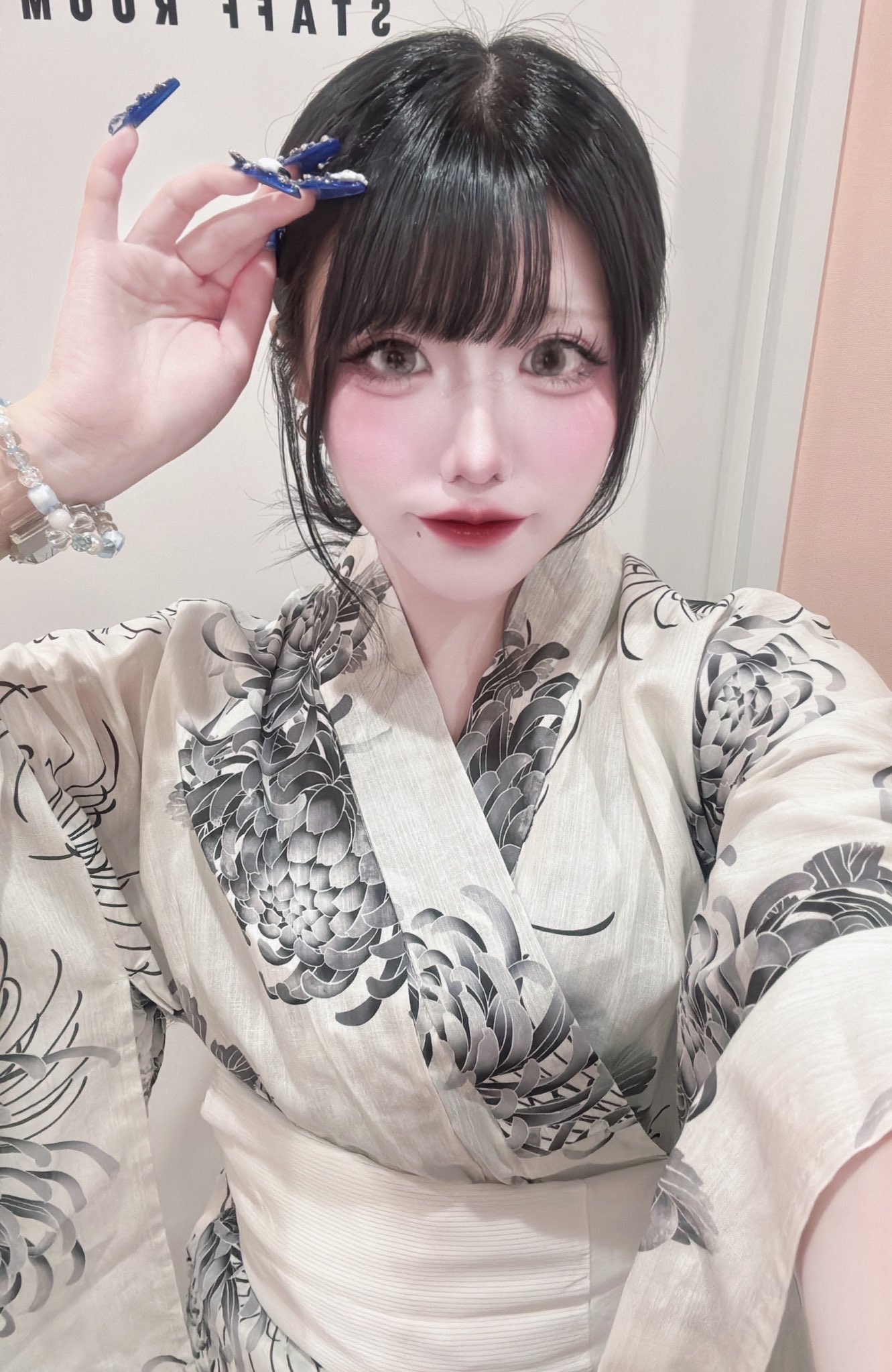 ♥･:*+aoi･:*+.♥ページ ⇨plz swipe🌷 猫が話しかけてくるのでときどき猫語で返してみる