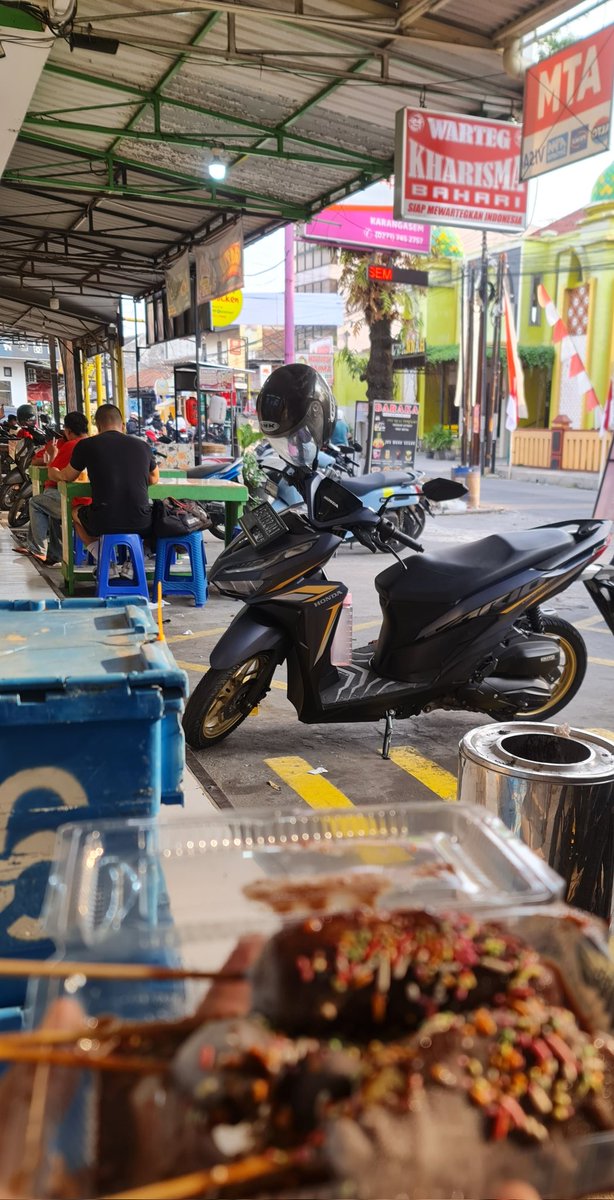 Hokben03's tweet image. Makan es kulkul with view.

HeHe