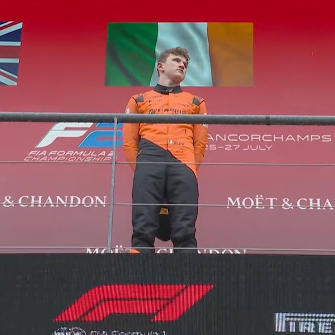 alexdupdates's tweet image. The tricolour back where it belongs 🇮🇪🧡