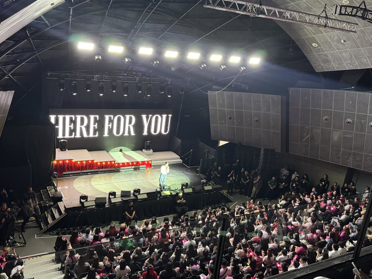 NotJuanCastPH's tweet image. Tiffany Young now with her fans in Manila for her soundcheck💙💙
#TiffanyYoung #HereForYouInManila #TiffanyYoungInManila