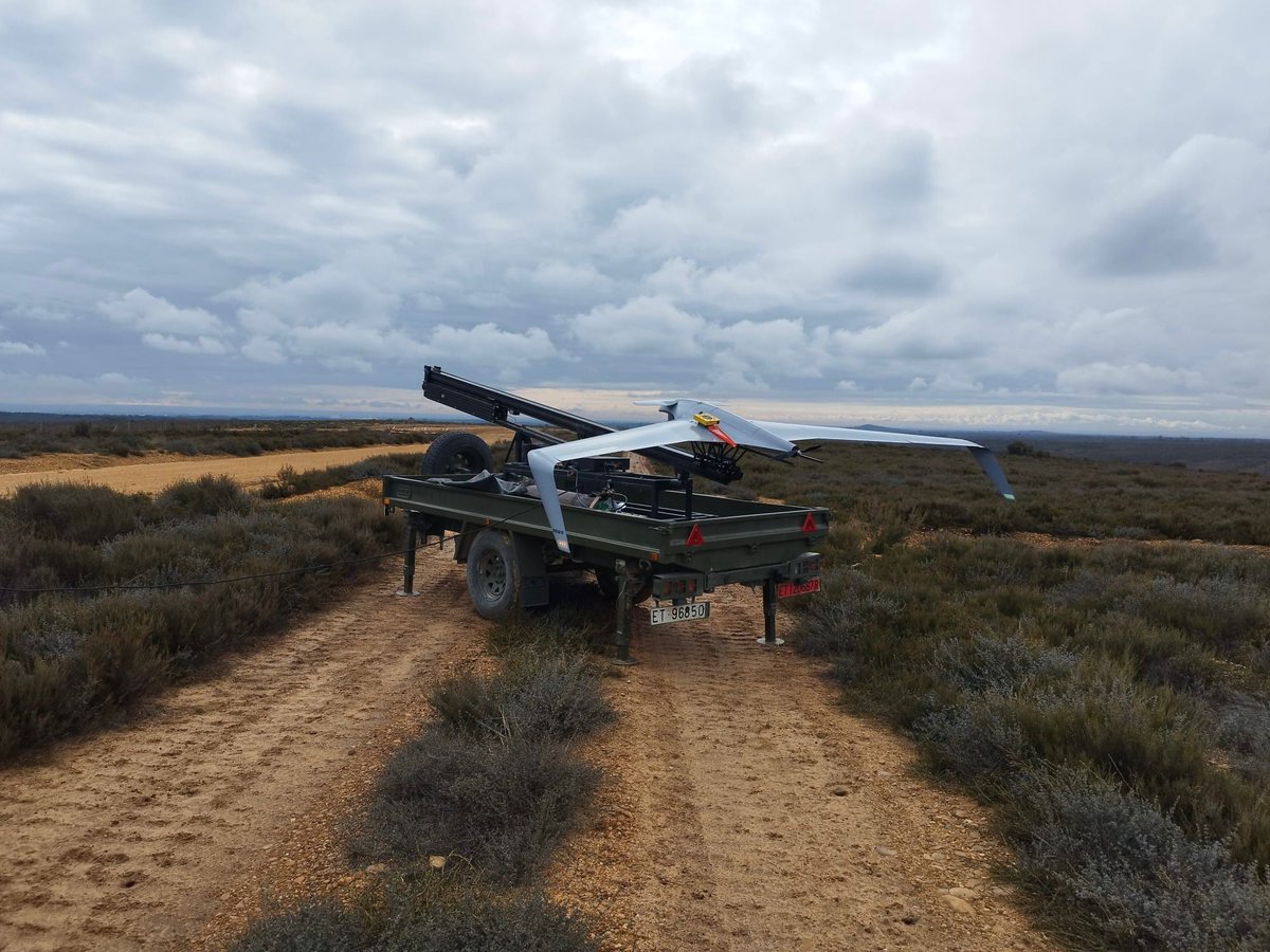 FUTER_ET's tweet image. El Grupo de Artillería de Información y Localización II/63 del #MACA_ET localiza objetivos con los radares Arthur y AN/TPQ 36, equipos de localización por sonido y el sistema UAS Orbiter, para que las Unidades Artilleras puedan cumplir la misione encomendada.
#SomostuEjército.