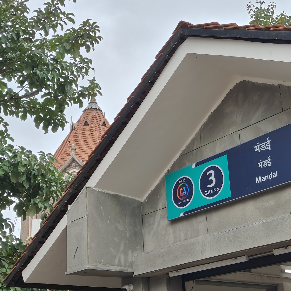 rhtbapat's tweet image. पुणे.. नवे आणि जुने!!

I love the design of Mandai Metro station. Perfect for the old city architecture style.. kudos to @metrorailpune 

#Pune #Heritage #SundayThoughts 

#theme_pic_india_heritage