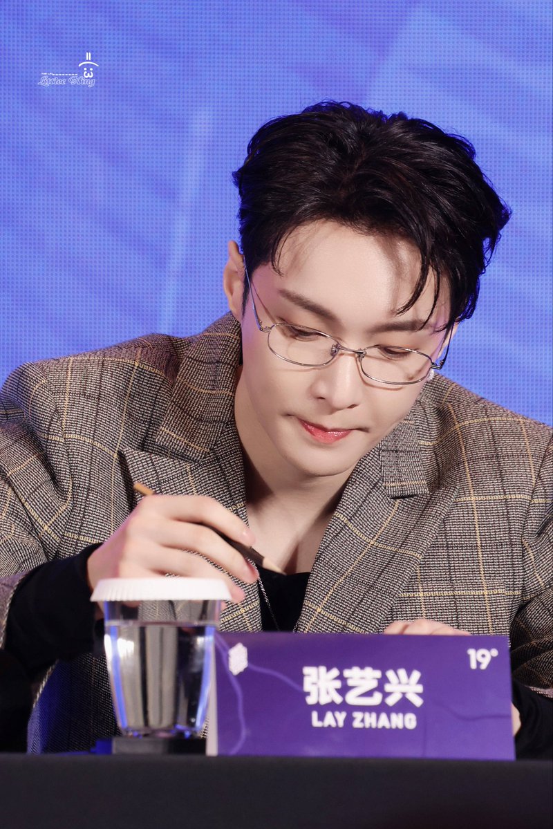 XbackINA's tweet image. 270725 Yixing di The First Film Market Day 2 Xining (Cr:丶Sssunshine_1007, MrDimple_KL, LittleeX_ABITSWEET_1007)
🍭🍭
#LAY #张艺兴 #레이 @lay_studio @layzhang #YIXING @LAYZHANG_JP