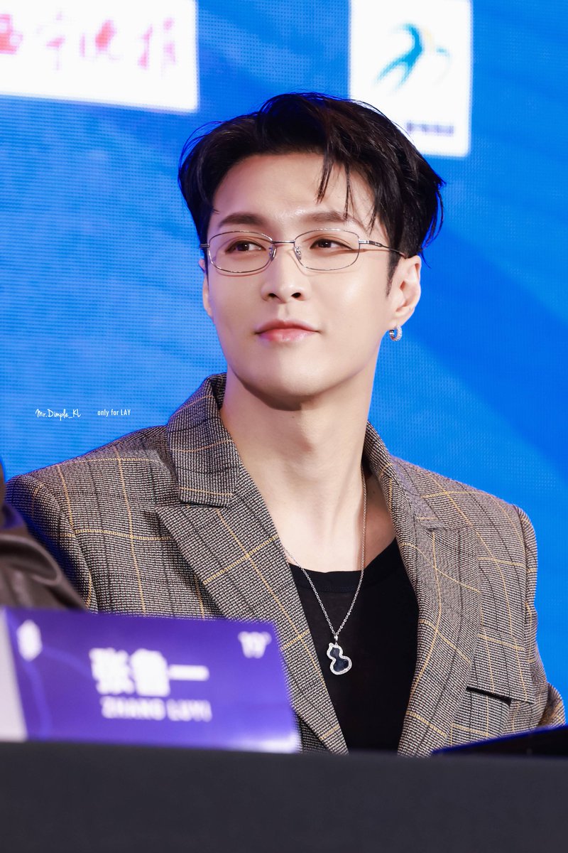 XbackINA's tweet image. 270725 Yixing di The First Film Market Day 2 Xining (Cr:丶Sssunshine_1007, MrDimple_KL, LittleeX_ABITSWEET_1007)
🍭🍭
#LAY #张艺兴 #레이 @lay_studio @layzhang #YIXING @LAYZHANG_JP