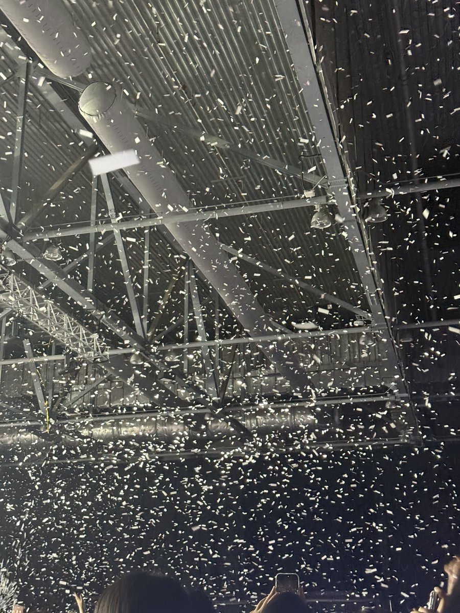 KUMA_000O's tweet image. 벌써맨팀보고싶어ㅠ….
콘서트매일하면안돼ㅠ