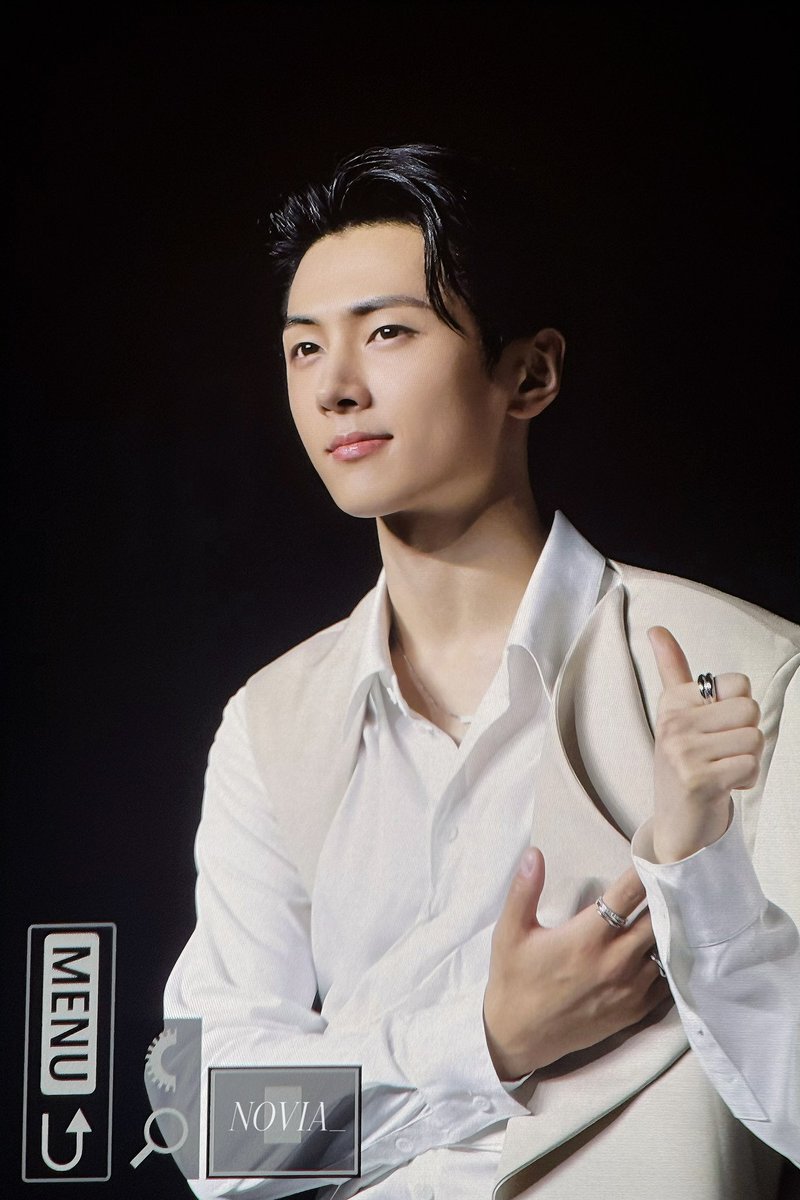 ranseance's tweet image. Meongs sore ini 🐈‍⬛🐈