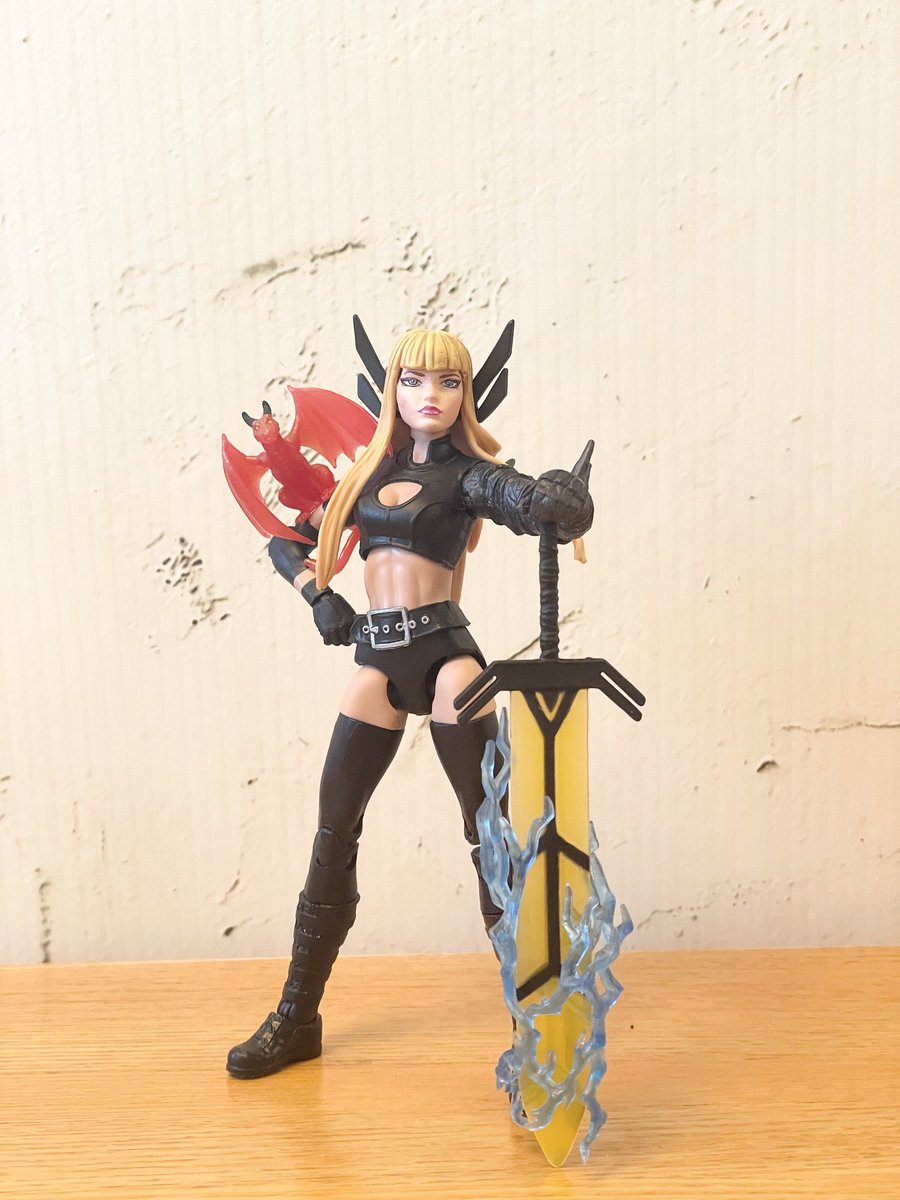 bumblebee200212's tweet image. 我が家のマジックは自分じゃ無理だったので知人のネイリストの方に頼んだやつでございます。