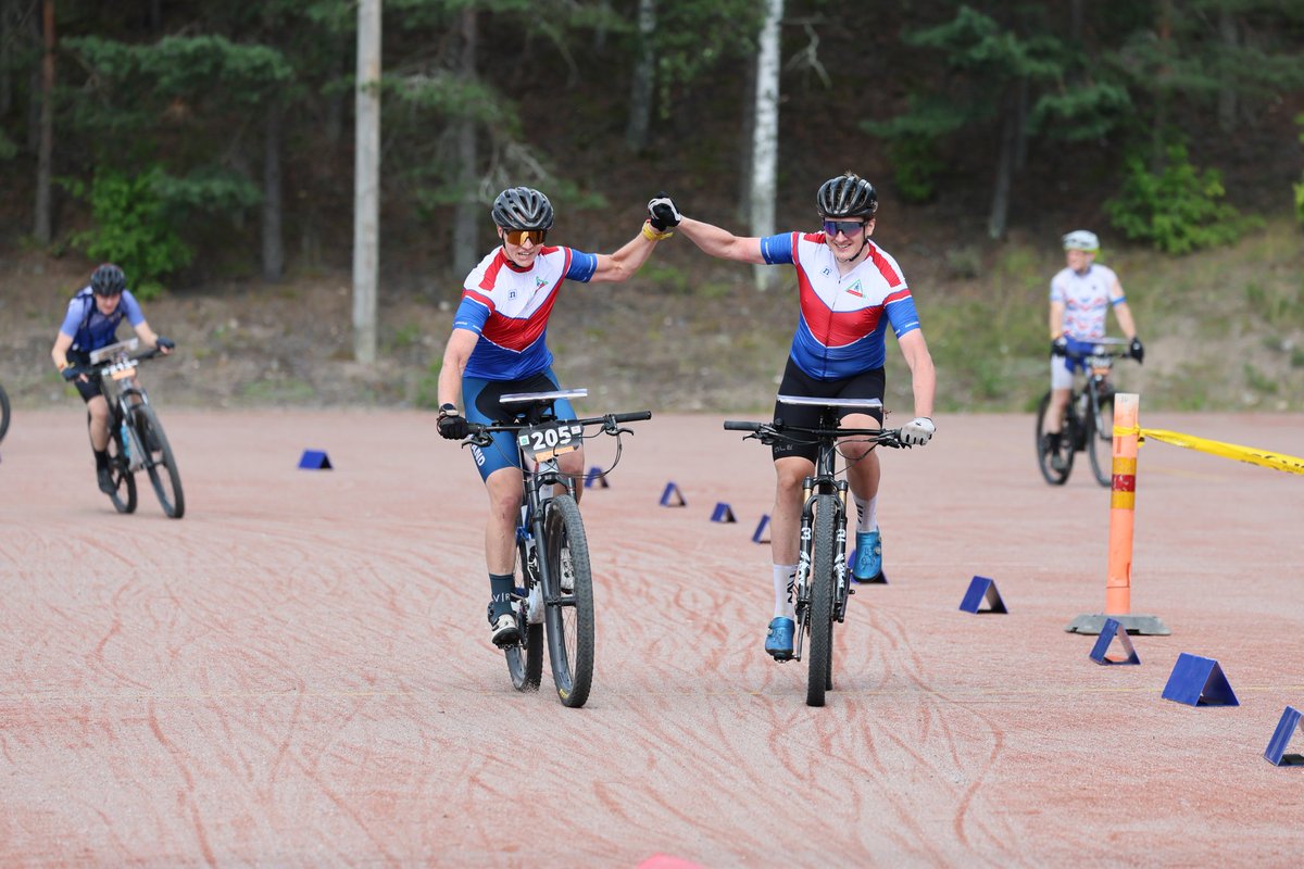 SuunnistusSSL's tweet image. Lahden Suunnistajat-37 ja Suunta Jyväskylä pyöräsuunnistuksen SM-viestin mestarit! Tulokset: navisport.com/events/4ad90d8…

#mtbo #suunnistus #pyorasuunnistus