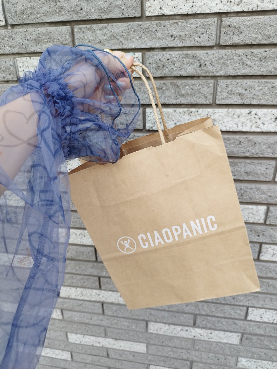 GZLH7D8rhu0j4xB's tweet image. 自分にしては攻めた服買った！
【着用してて腕の部分出ている】
元彼がZARAの服着てる子が好き的なことを付き合った頃か、その後もたまに言われてて、
なんか服の冒険も出来てなかったんだよね
あさぎーにょちゃんみたいな服買えてご満悦♥
＃Ciaopanic
＃服冒険
＃新宿店限定らしい