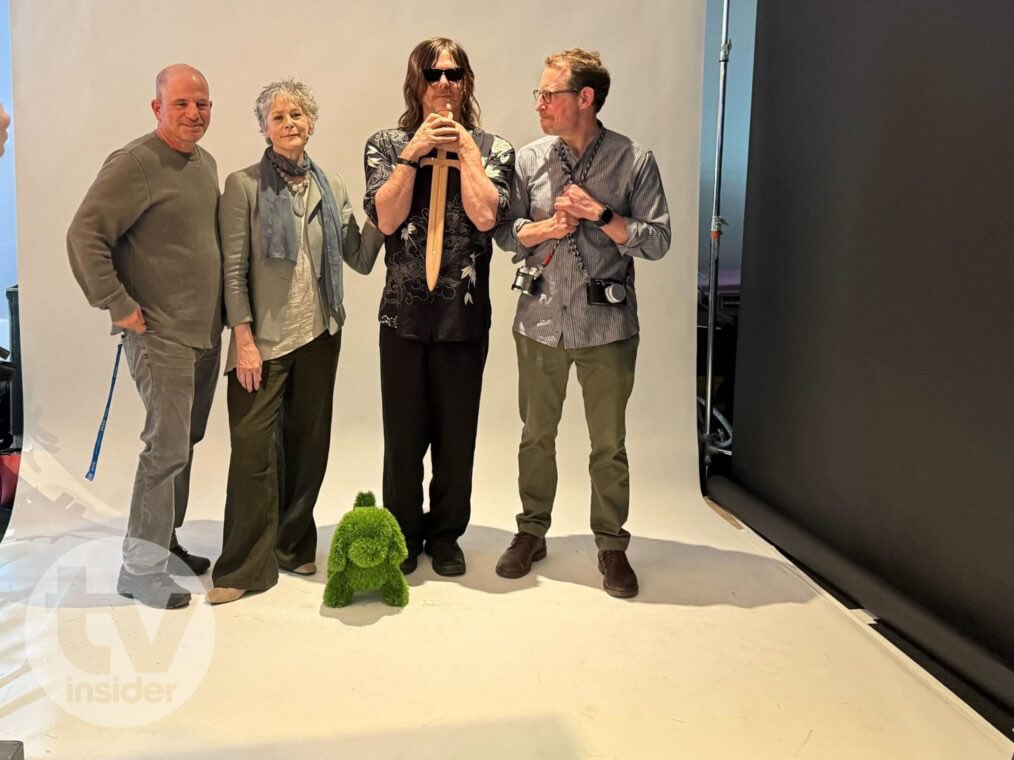 reedusnetwork's tweet image. Norman Reedus, Melissa McBride, David Zabel, and Scott M. Gimple posing for portraits during day 2 at San Diego Comic-Con in San Diego, California on July 26th.
©️ TV Insider
#normanreedus #melissamcbride #sdcc #sdcc2025