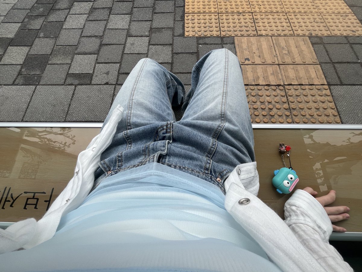 orezzol's tweet image. 칭구가 바지 예쁘다고 해줌 부히힛