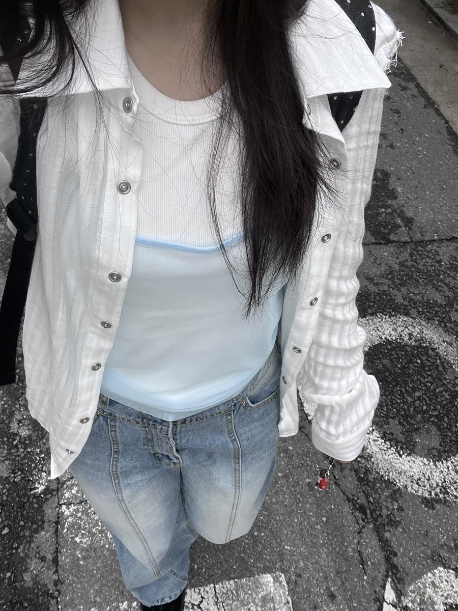 orezzol's tweet image. 칭구가 바지 예쁘다고 해줌 부히힛