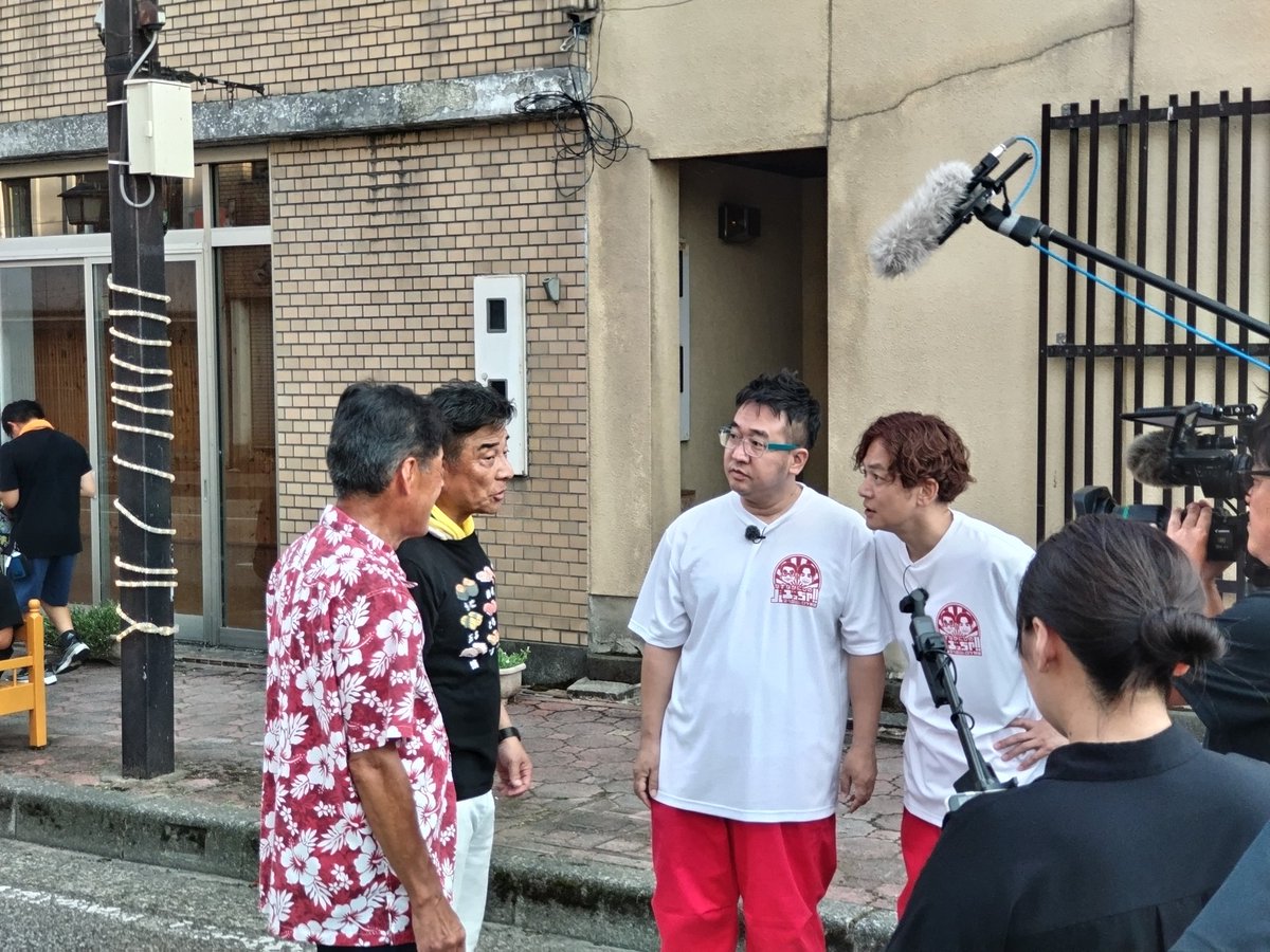netsuokuri's tweet photo. 70周年記念、織姫・彦星綱引き、始まってます！
熱い戦いが繰り広げられてますよー！
一方で、おや！？なすなかにしさんも来られてますよ…！？ https://t.co/9HQP7LRyDX