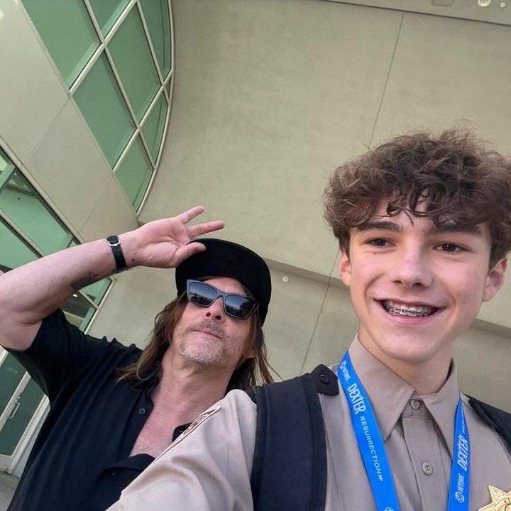 reedusnetwork's tweet image. Norman Reedus with a fan at San Diego Comic-Con in San Diego, California on July 25th.
©️ Henry Carr | Facebook
#normanreedus #sdcc #sdcc2025