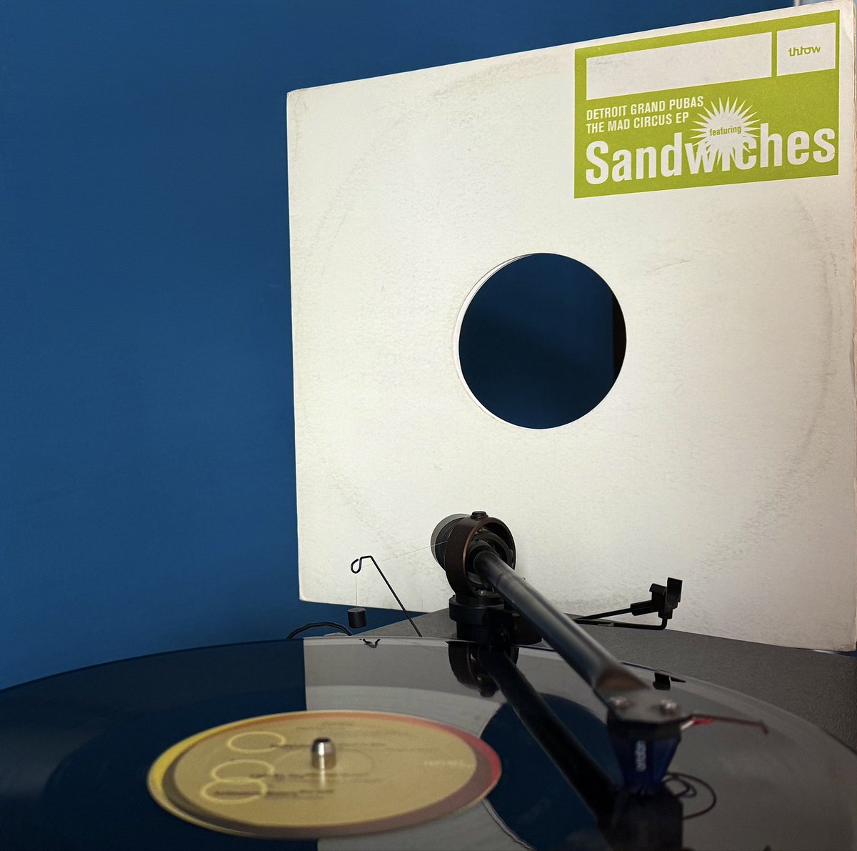 TrJiri's tweet image. Detroit Grand Pubas - The Mad Circus EP
1999 Throw
Now playing electronica on vinyl
