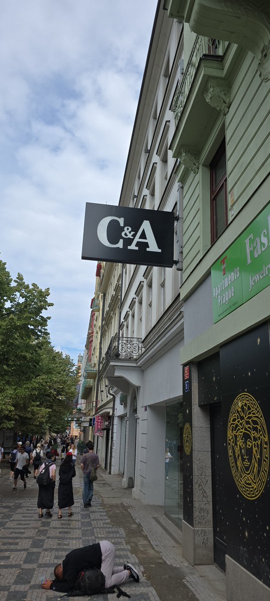 Gaz3putt's tweet image. Heard yer ma shops here