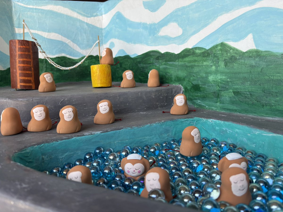 湯倉神社　

函館の湯倉神社です
なでうさぎのおみくじは前回いただいたので、今回はおさるのおみくじをいただきました🐵
湯倉神社は湯の川温泉の鎮守で、境内には日吉神社があるので温泉おさるなのだと思う
それと、可愛い刺繍のお守り買いました🐇