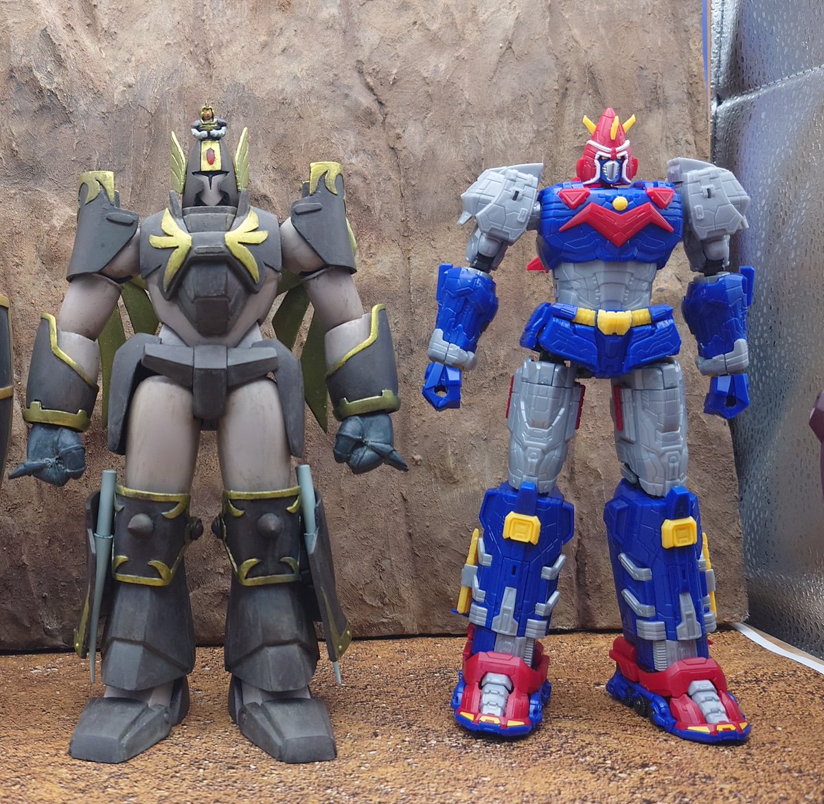 akddm605's tweet image. SMPボルテスVレガシー仮組しました
ボリュームあっていい感じです
遊びたいから部分塗装の成型色仕上げの予定です