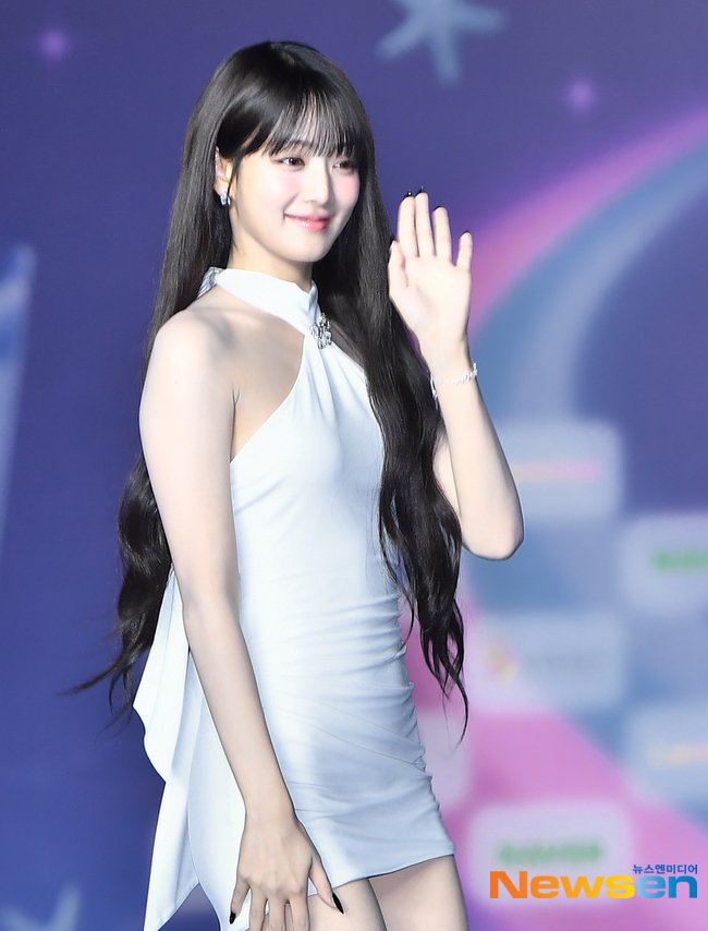 MINNY_NOTE's tweet image. [📷] 240727 #MINNIE at the &apos;2025 SBS Gayo Daejeon: Summer&apos; blue carpet!

🔗 naver.me/Gj7Ru7G0
🔗 naver.me/xslw5lkC
🔗 naver.me/F16IT5iA
🔗 topstarnews.net/news/articleVi…

#민니 #idle #아이들 @official_i_dle (6)