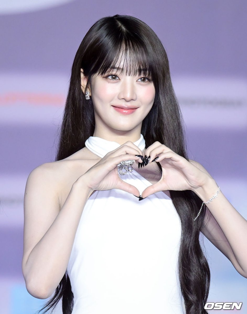 MINNY_NOTE's tweet image. [📷] 240727 #MINNIE at the &apos;2025 SBS Gayo Daejeon: Summer&apos; blue carpet!

🔗 naver.me/Gj7Ru7G0
🔗 naver.me/xslw5lkC
🔗 naver.me/F16IT5iA
🔗 topstarnews.net/news/articleVi…

#민니 #idle #아이들 @official_i_dle (6)