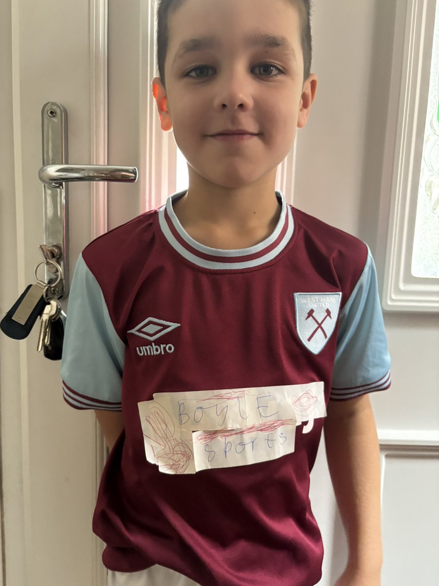 Johnsie31's tweet image. Watched last nights pre season friendly with my 7 year old this morning.
Upon seeing the new kit, he wanted to try and update his to reflect! 😂😂🤦🏻♂️🤦🏻♂️
⚒️