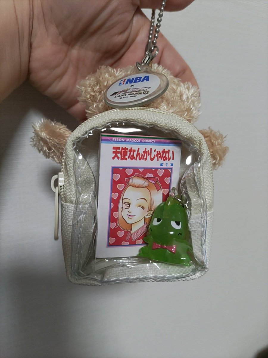 MarieSAKAI's tweet image. そういえばセリアでぬい用リュックあったから豆コミックと🎀のチャームガチャ入れた🦖あきらざうるすだったっけ🤔