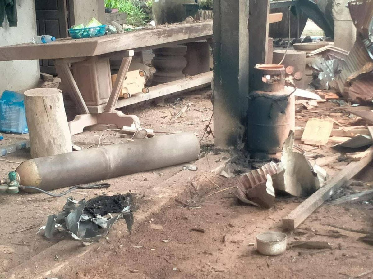RKAi9999's tweet photo. The world needs to know!
The Thai invaders become increasingly aggressively attack Cambodian civilian areas by dropping bombs and shelling, burning homes in Sangkat Samrong and Samrong City, Oddar Meanchey province and damaging houses in Banteay Ampil. 
#JusticeForCambodia https://t.co/kZQbDLc14u