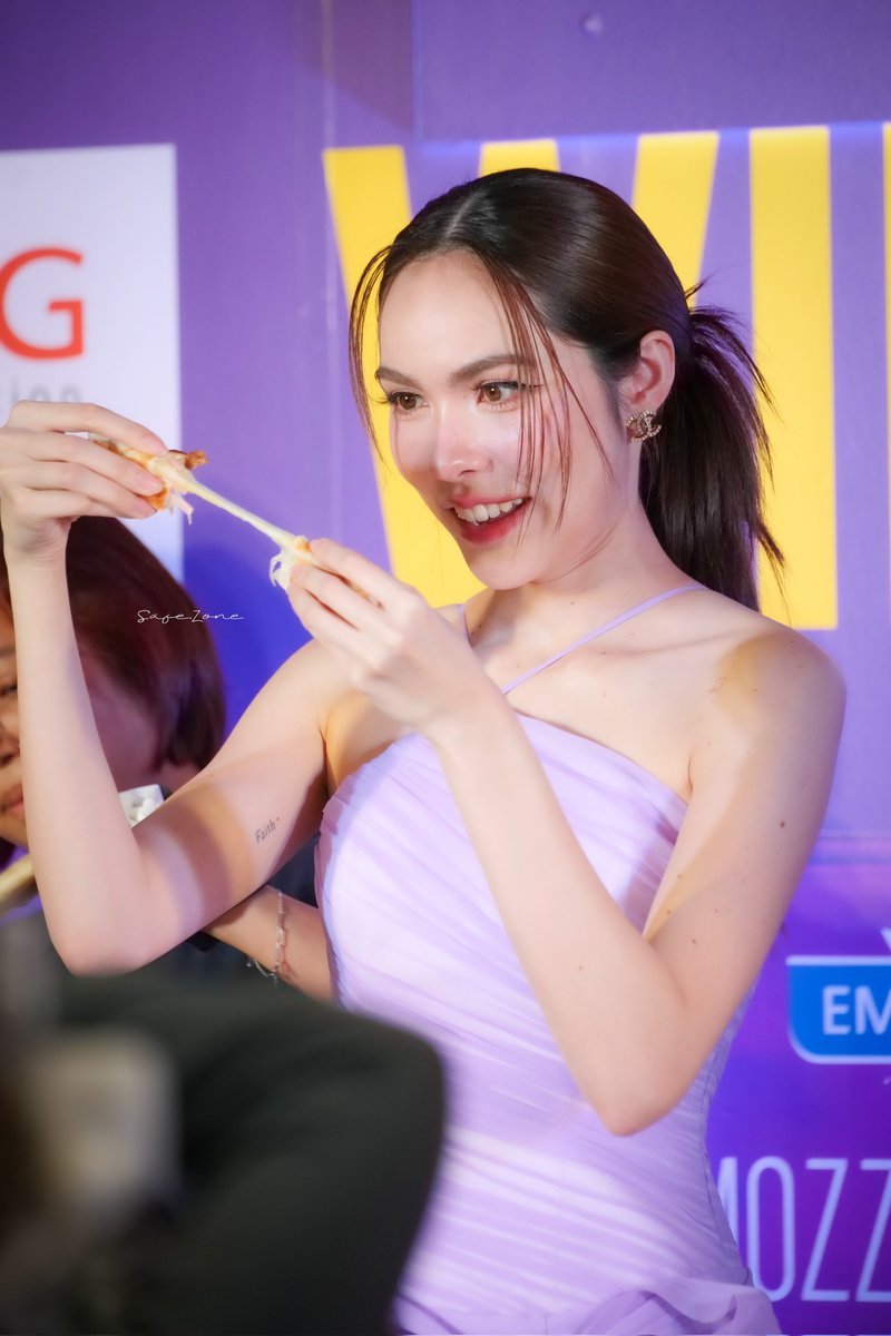 SZForme__'s tweet image. รู้เลยว่าชอบชีสมากแค่ไหน
#ชาล็อตออสติน #CharlotteAustin
@itscharlotty