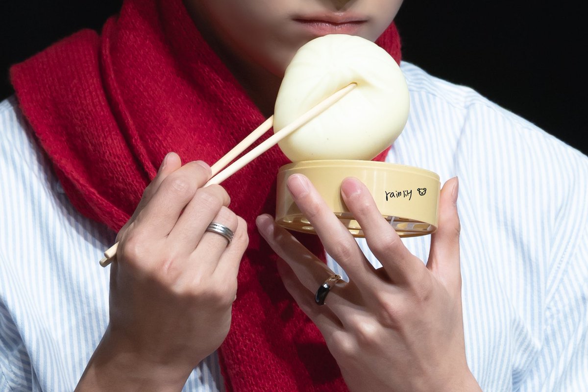 250718 위드뮤 현재 📷

현재도 만두

#더보이즈 #THEBOYZ #VVV 
#TBZ #이재현 #HYUNJAE #現在