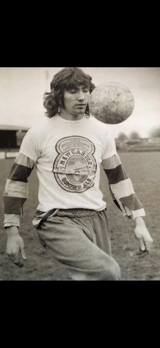StuartJKane's tweet image. Remembering cult hero and fabulous footballer Robin Friday on what would have been his 73rd birthday. ⚽️ #biscuitmen #bluebirds