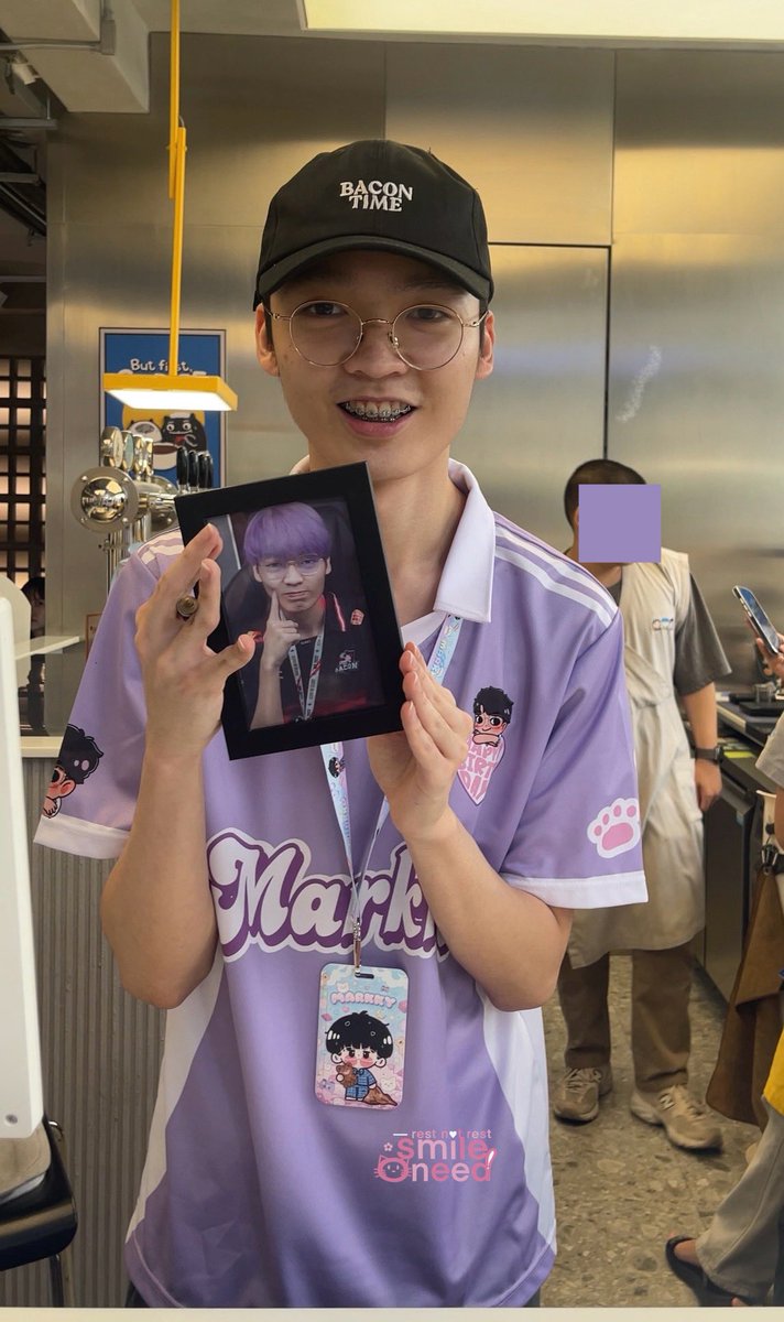 smileoneed's tweet image. สมายหัวจัยอ้วมม้าก หัวจัยม้ากผมม่วง มู่กุ้วดิวะ✊🏻