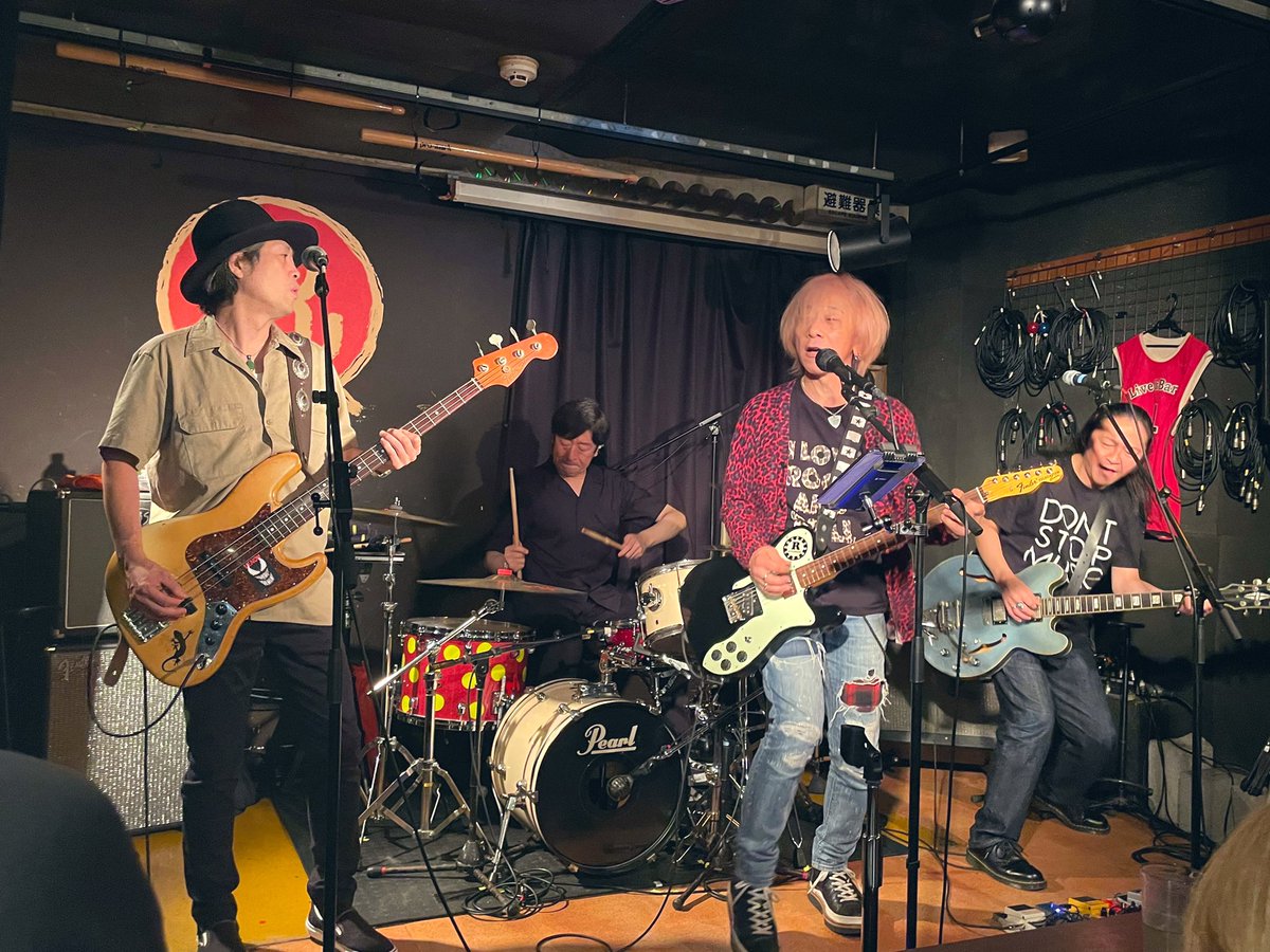RYOJIROCK's tweet image. 昨夜は西川口LIVE&BAR Rにて大槻隆50th生誕祭へお越し頂きありがとうございました。新バンドGO STRAIGHTSのお披露目でもあったこの日、満員のお客様に観てもらえて最高でした。…