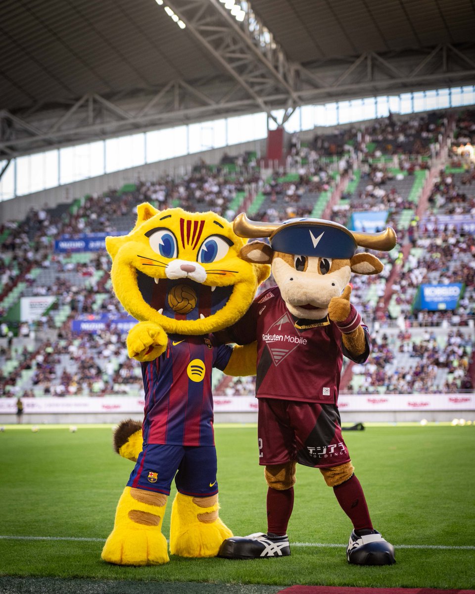 FCBarcelona_es's tweet photo. Cat haciendo amigos por Japón 😼🇯🇵 https://t.co/g0gPYdkwQH
