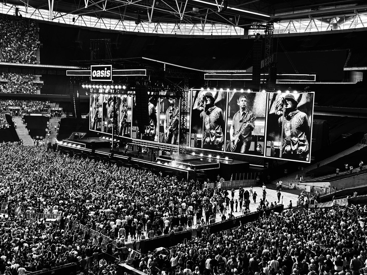 adam_cannon's tweet image. Couldn’t resist sharing a few more from last night.
Oasis live at Wembley — atmosphere off the scale.
Liam in his element, Noel sharp as ever, Ashcroft superb.
A gig we’ll be talking about for years.
📸👇
@liamgallagher @NoelGallagher @oasis @richardashcroft @wembleystadium…