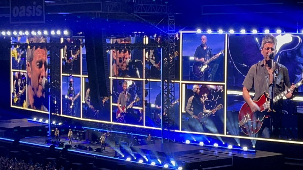adam_cannon's tweet image. Couldn’t resist sharing a few more from last night.
Oasis live at Wembley — atmosphere off the scale.
Liam in his element, Noel sharp as ever, Ashcroft superb.
A gig we’ll be talking about for years.
📸👇
@liamgallagher @NoelGallagher @oasis @richardashcroft @wembleystadium…