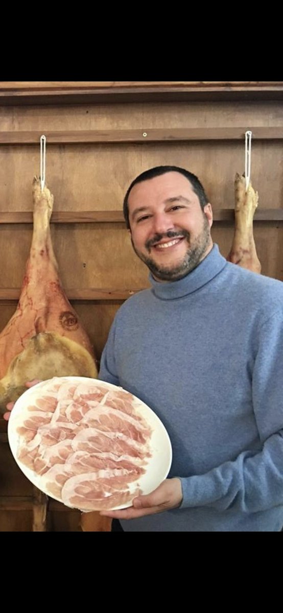 baffi_francesco's tweet image. Per replicare alla pastasciutta antifascista i fasci hanno organizzato per oggi un piatto con prosciutto e meloni.