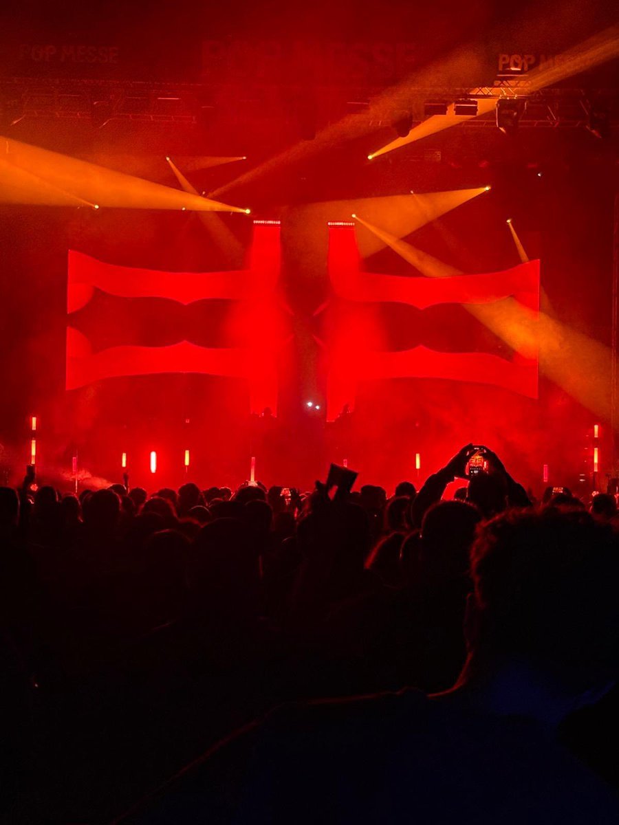orbitalband's tweet image. Thank you Pop Messe and @ForestFest. What a weekend! Also big thanks for everyone sending @PhilHartnoll your best wishes. 😊
Heading home now…