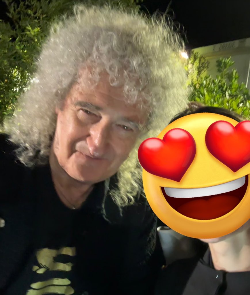 FlossCarmeli's tweet image. last night I sang for @DrBrianMay and he told me he was missing English tea