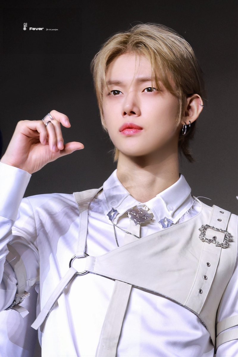 fever990913's tweet photo. 250727 #연준 #YEONJUN #ヨンジュン
#TXT #TOMORROW_X_TOGETHER
#투모로우바이투게더
화이트 왕자님~ https://t.co/KiRBA9gpbf