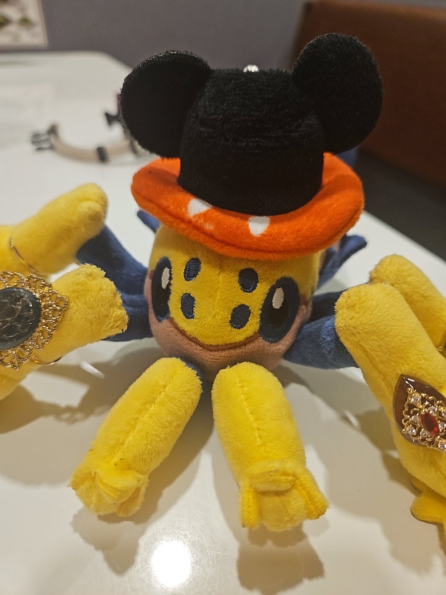 ky0mutan04's tweet image. 今日ゲーセンで取ったぬい用帽子見て
ミッキーとプーさん