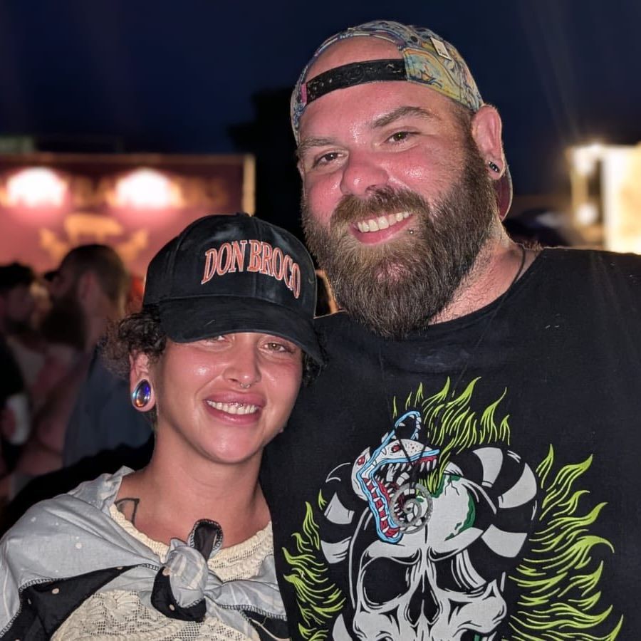 2000trees's tweet image. MASSIVE congratulations to these two lovebirds who met at 2000trees 2024 and only went and got engaged during Alexisonfire this year! 2026 honeymoon, surely?? ๐
That last pic ๐