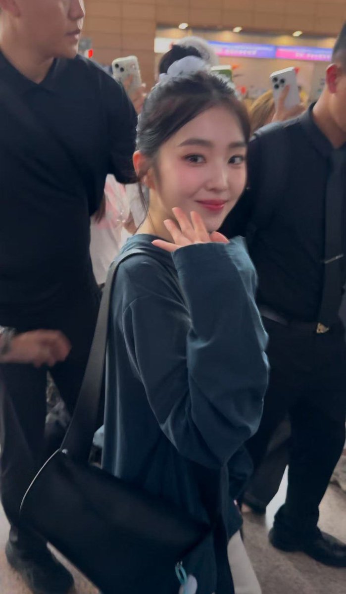 3___2__9's tweet image. 얼굴진짜살벌하잔슨