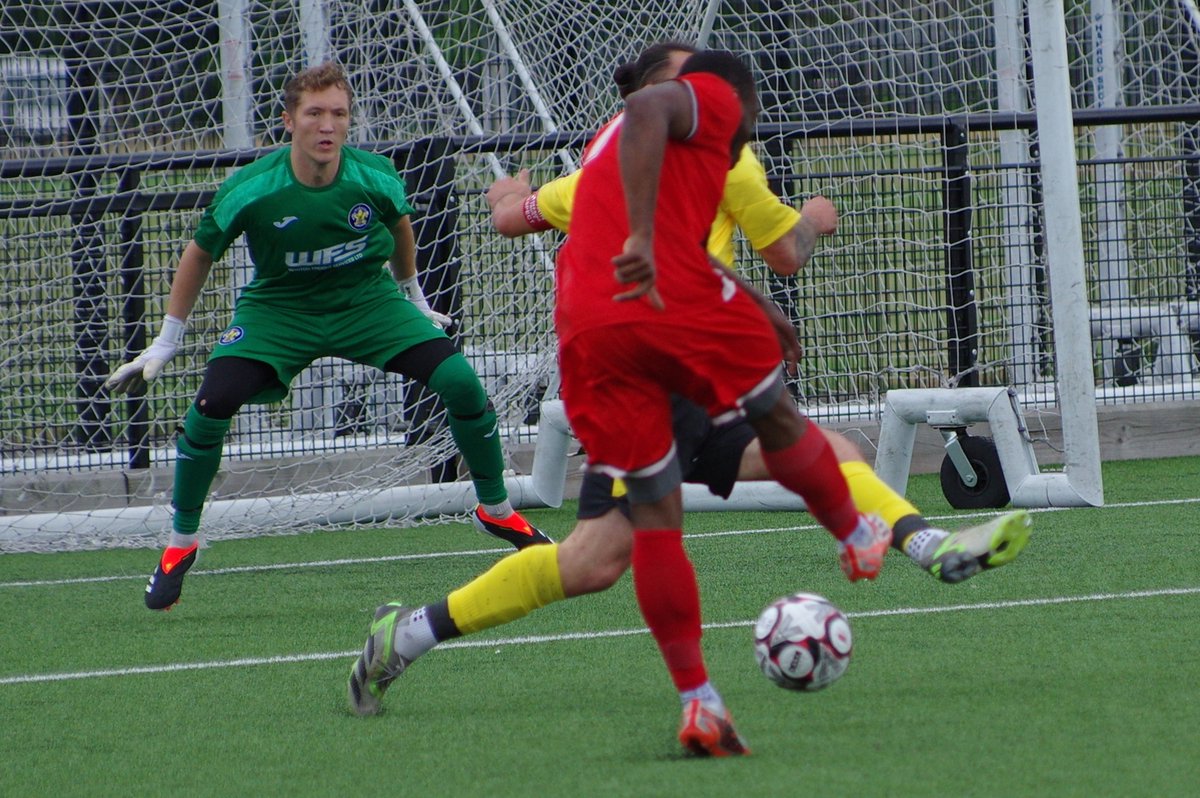 RayleighFootie's tweet image. A few photos📸 from a frustrating afternoon in East London as Rayleigh draw 1-1 away at May & Baker in their opening league game of the season we go again on Wednesday👊
@NonLeagueCrowd @NonLeagueUK_ @RayleighTownFC1
