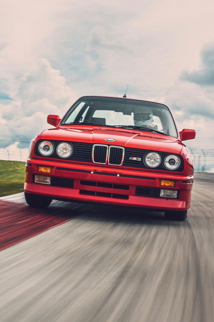 1988 BMW M3 E30 ❤️ 
2.5 L - 238 Hp
Top speed 248 Km/h
🇩🇪🇩🇪 #Classic