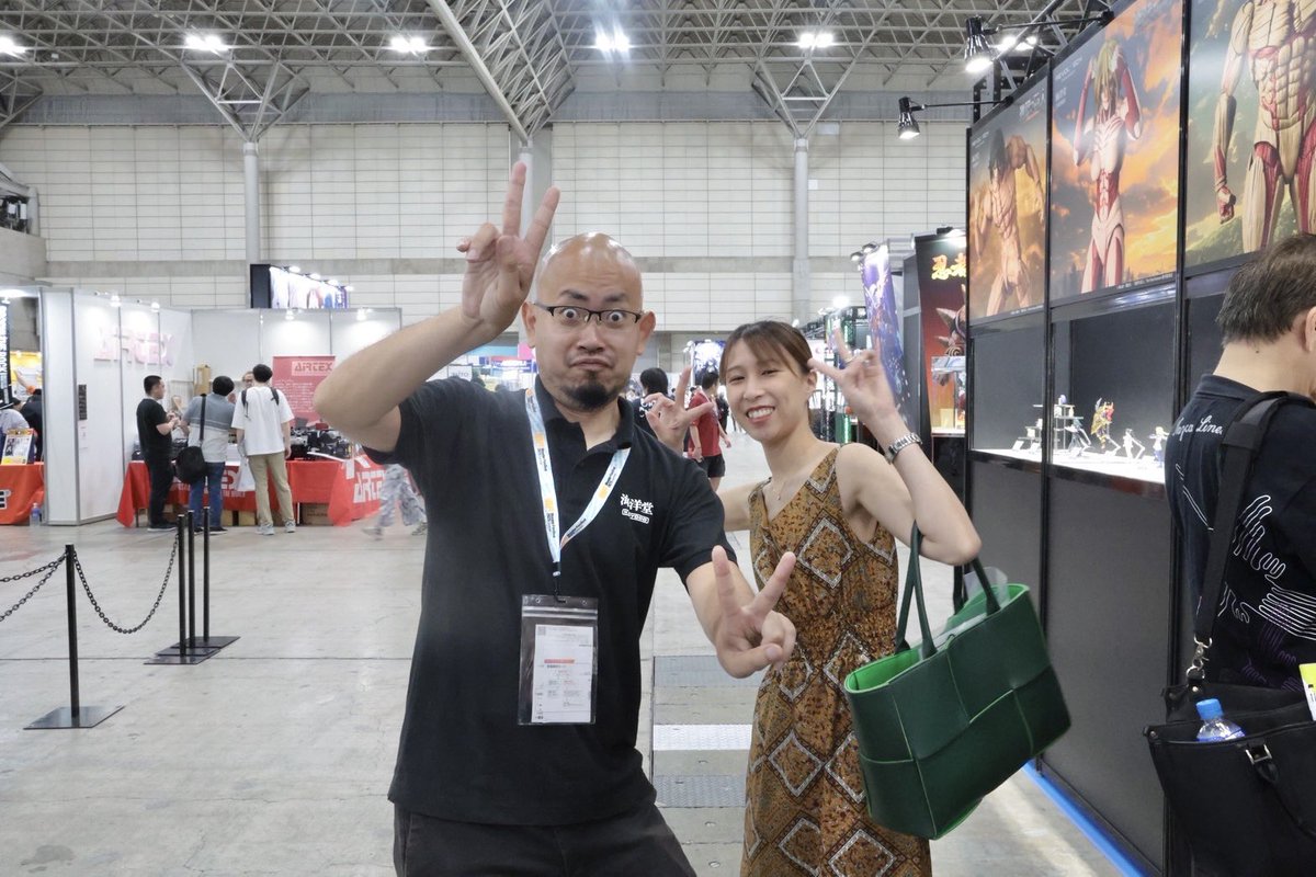 harup_ac's tweet image. 最後になっちゃうけど、今日1番のお気に入り!
海洋堂の塩入さんと、2人して変な顔してる写真ですwwww😂
(私はたまたま目をつぶってしまったというかなんというか。。。笑)
会場でお会いできた方も、できなかった方も、今日は本当にお疲れ様でした👏
#ワンフェス2025夏